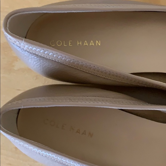 Cole Haan Like New Tan Wedge Size 9 Like New - Picture 2 of 7